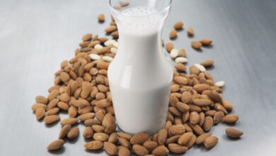 Son yıllarda ülkemizde sıklıkla tüketilmeye başlanan badem sütünün faydaları araştırılmaya başladı. Peki, badem sütü laktozsuz mu?
