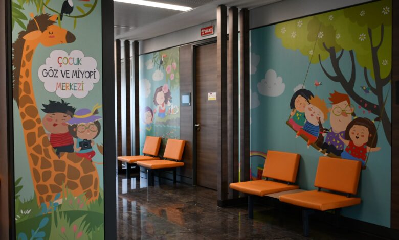 Medipol Mega Üniversite Hastanesi bünyesinde Türkiye’nin ilk ‘Çocuk Göz ve Miyopi Merkezi’ açıldı.